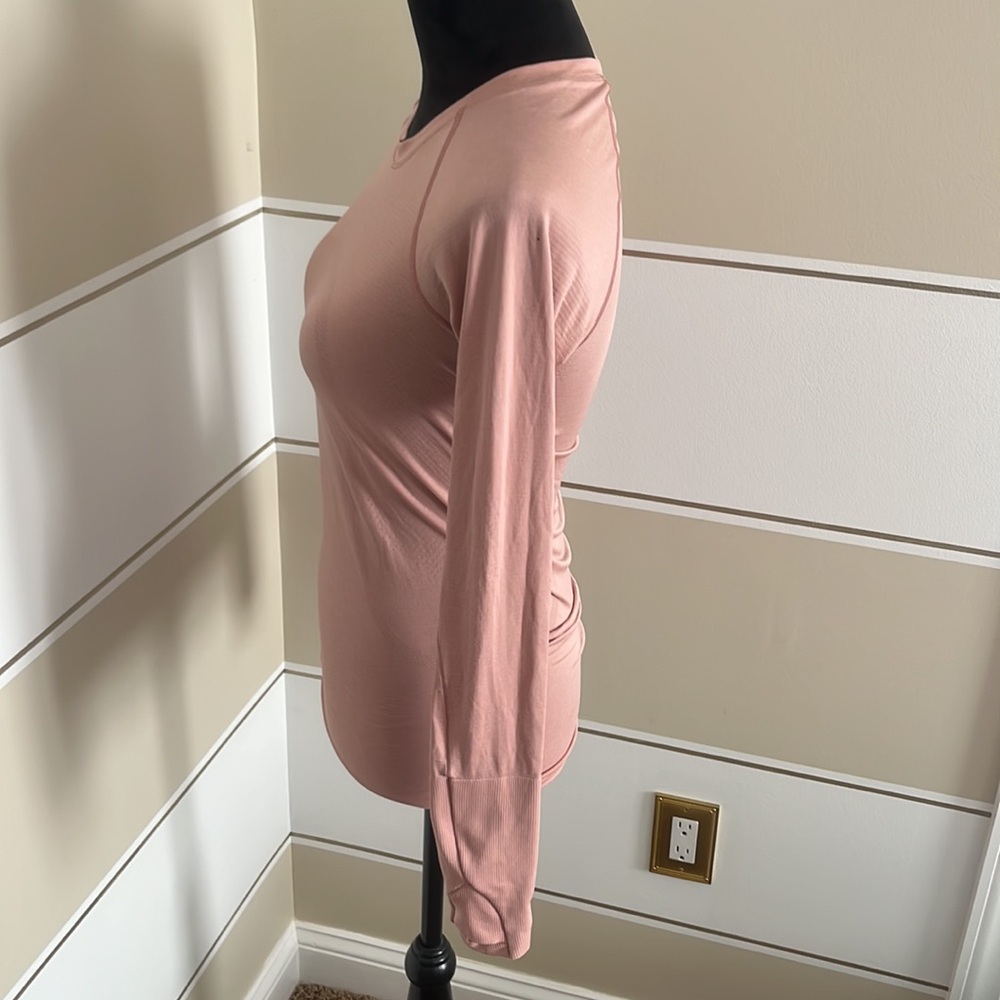 💓LULULEMON TOP💓 - Picture 4 of 6